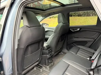 Audi Q4 e-tron 2025, 29000 км, за 20864.81 USD - фото 9