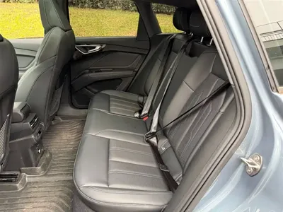 Audi Q4 e-tron 2025, 29000 км, за 20864.81 USD - фото 10