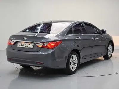 Hyundai Sonata 2012, 171843 км, за 3170.91 USD