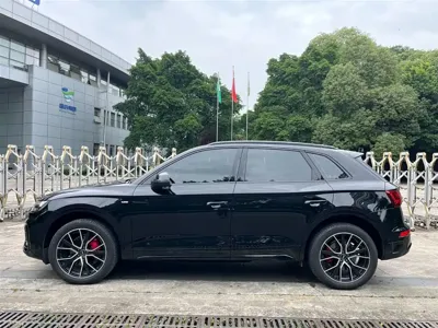 Audi Q5L 2023, 38200 км, за 29987.65 USD