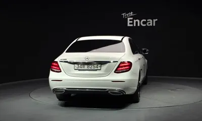 Mercedes-Benz E-Class 2018, 91028 км, за 14106.6 USD