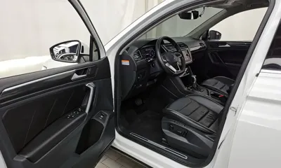 Volkswagen Tiguan 2021, 76263 км, за 18169.8 USD - фото 10