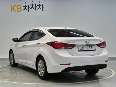 Hyundai Avante 2015, 76867 км, за 3648.21 USD