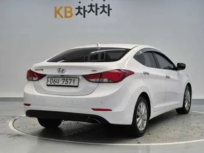 Hyundai Avante 2015, 76867 км, за 3648.21 USD