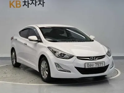 Hyundai Avante 2015, 76867 км, за 3648.21 USD