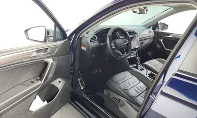 Volkswagen Tiguan 2023, 53436 км, за 19755.53 USD - фото 10