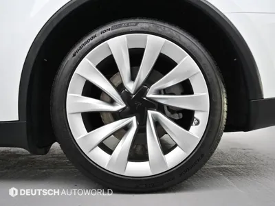 Tesla Model Y 2025, 19804 км, за 39057.37 USD