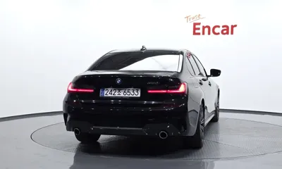 BMW 3-Series 2022, 55365 км, за 18877.38 USD