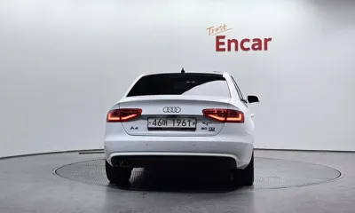 Audi A4 2015, 133808 км, за 4096.46 USD