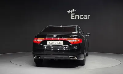 Hyundai Grandeur 2011, 130074 км, за 2297.49 USD