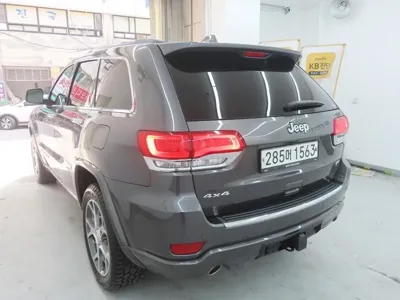 Jeep Cherokee 2019, 131629 км, за 10437.18 USD