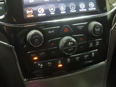 Jeep Cherokee 2019, 131629 км, за 10437.18 USD - фото 12