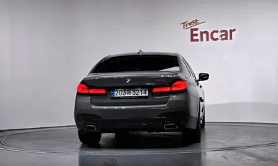 BMW 5-Series 2022, 42457 км, за 31721.83 USD
