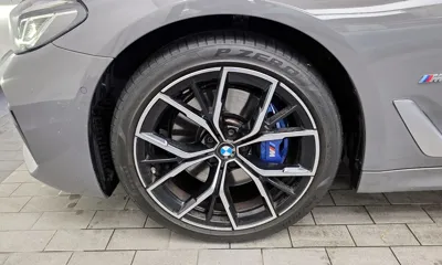 BMW 5-Series 2022, 42457 км, за 31721.83 USD