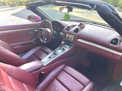Porsche 718 2018, 70000 км, за 27582.52 USD