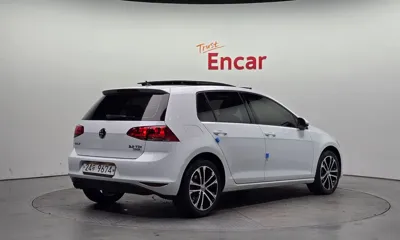 Volkswagen Golf 2015, 140914 км, за 5939.87 USD