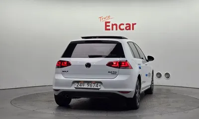 Volkswagen Golf 2015, 140914 км, за 5939.87 USD