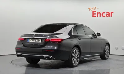 Mercedes-Benz E-Class 2023, 60107 км, за 26257.06 USD