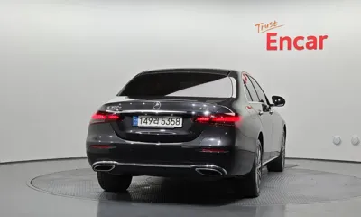 Mercedes-Benz E-Class 2023, 60107 км, за 26257.06 USD