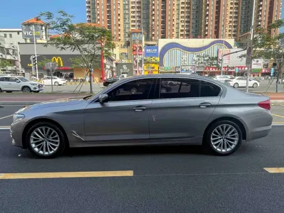 BMW 5 Series 2018, 100000 км, за 19099.1 USD