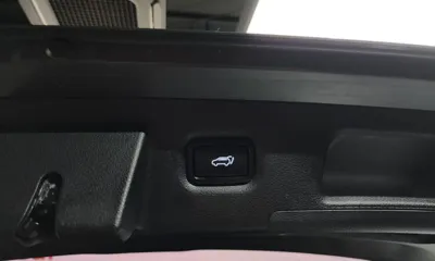 Hyundai Santafe 2019, 79936 км, за 11701.22 USD - фото 17