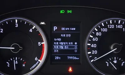 Hyundai Santafe 2019, 79936 км, за 11701.22 USD - фото 19