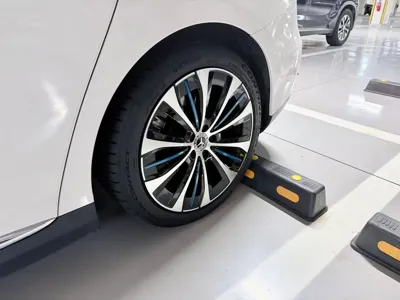 Mercedes-Benz EQE 2023, 97000 км, за 29924.56 USD
