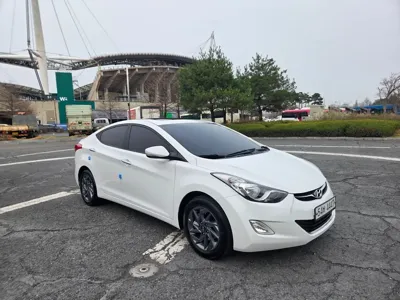 Hyundai Avante · 2012 год