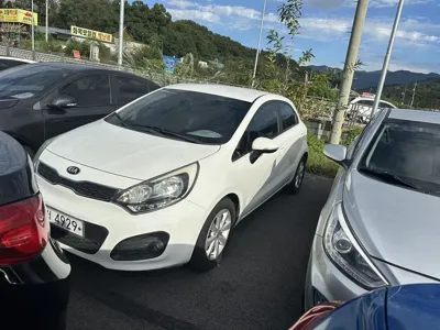Kia Pride 2013, 131000 км, за 2888.28 USD