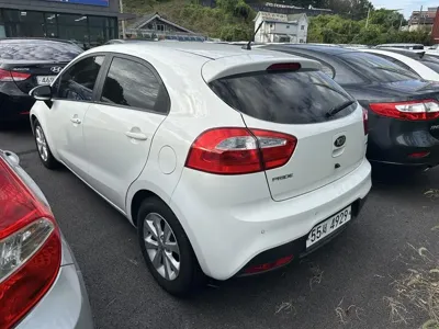 Kia Pride 2013, 131000 км, за 2888.28 USD