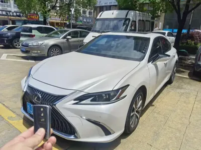 Lexus ES · 2020 год