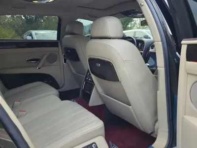Bentley Flying Spur 2015, 93000 км, за 32493.11 USD - фото 9