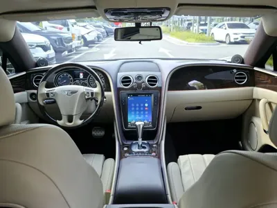 Bentley Flying Spur 2015, 93000 км, за 32493.11 USD - фото 10