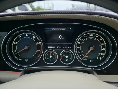 Bentley Flying Spur 2015, 93000 км, за 32493.11 USD - фото 12