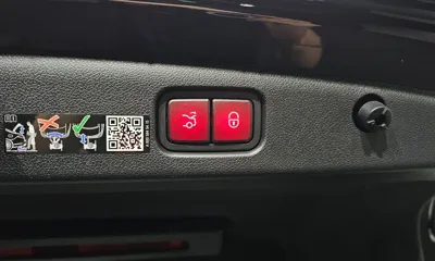 Mercedes-Benz E-Class 2025, 3509 км, за 44810.98 USD - фото 31