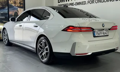 BMW 5-Series 2025, 9912 км, за 34134.17 USD