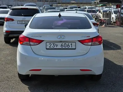 Hyundai Avante 2011, 159719 км, за 2313.59 USD