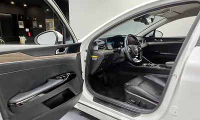 Kia K5 2020, 125527 км, за 10901.88 USD - фото 11