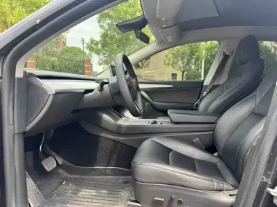 Tesla Model Y 2024, 40000 км, за 23137.27 USD