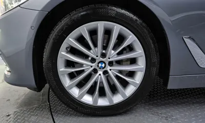 BMW 5-Series 2019, 82414 км, за 17509.08 USD