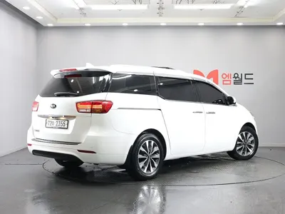 Kia Canival 2015, 131263 км, за 5842.2 USD