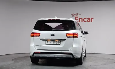 Kia Canival 2016, 109229 км, за 7796.5 USD