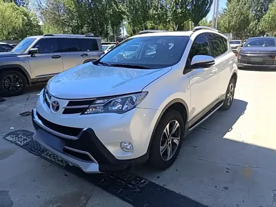Toyota RAV4 · 2015 год