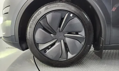 Tesla Model Y 2025, 26579 км, за 40977.22 USD