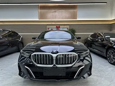 BMW 5 Series 2025, 10000 км, за 46938.47 USD