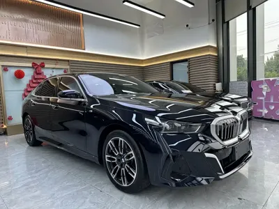 BMW 5 Series 2025, 10000 км, за 46938.47 USD