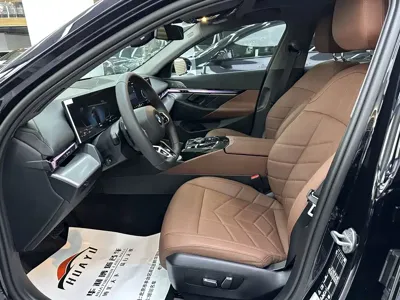 BMW 5 Series 2025, 10000 км, за 46938.47 USD