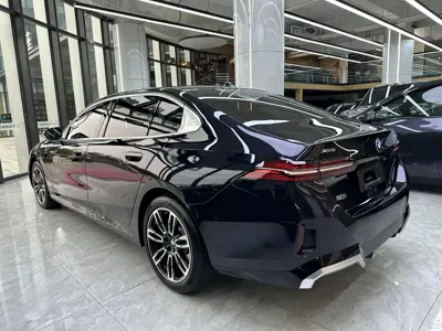 BMW 5 Series 2025, 10000 км, за 46938.47 USD - фото 17