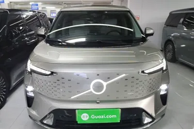 Volvo EM90 2025, 47699 км, за 64003 USD