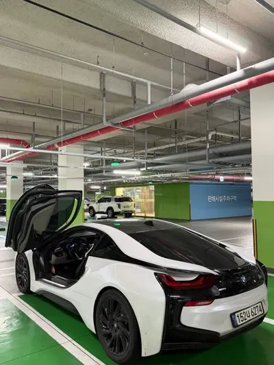 BMW i8 2015, 168000 км, за 33051.32 USD